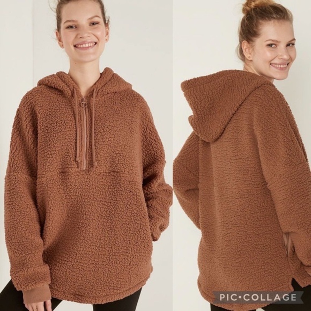 VS PINK Varsity Sherpa Half Zip Pullover